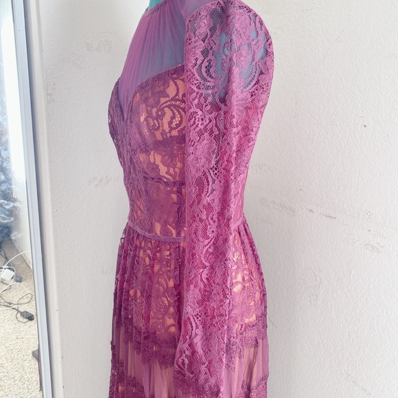 MAROON BERRY TADASHI SHOJI LACE CORSET MIDI DRESS SZ 6 - Picture 2 of 15